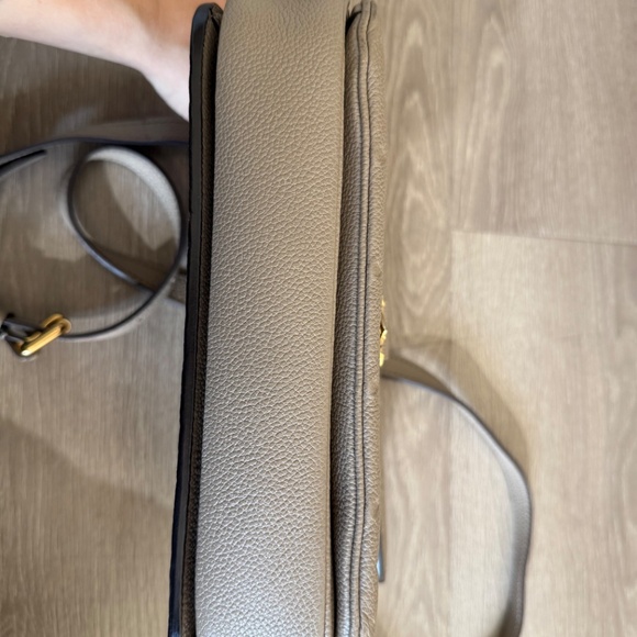 Louis Vuitton Pochette Métis in Turtle Dove - Picture 2 of 13